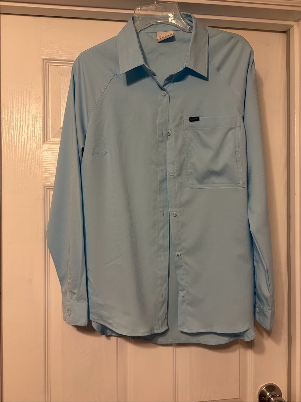 Woman’s Columbia button down shirt New w/o tags size M